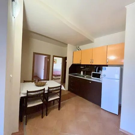 Romana Second Floor 3 Bedroom Apartment *